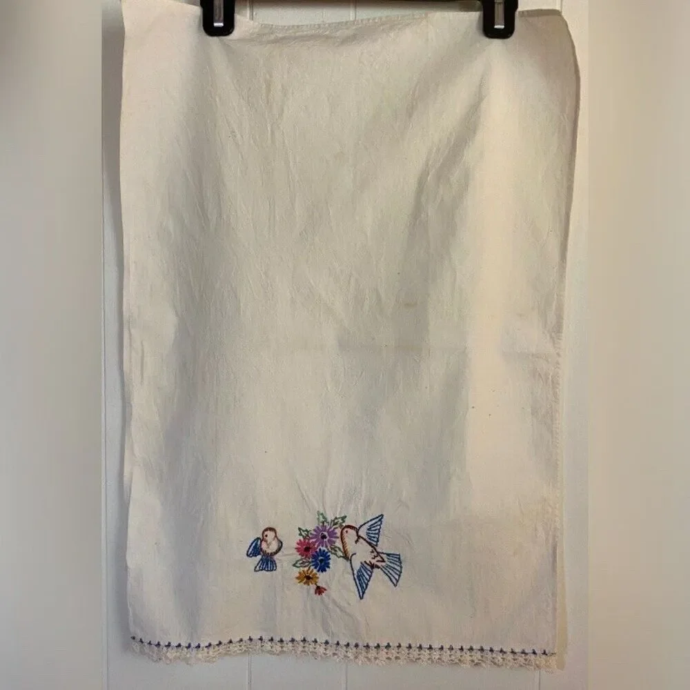 Vintage Table Runner Linen Cream Embroidered Birds Flowers Lace 25x18”